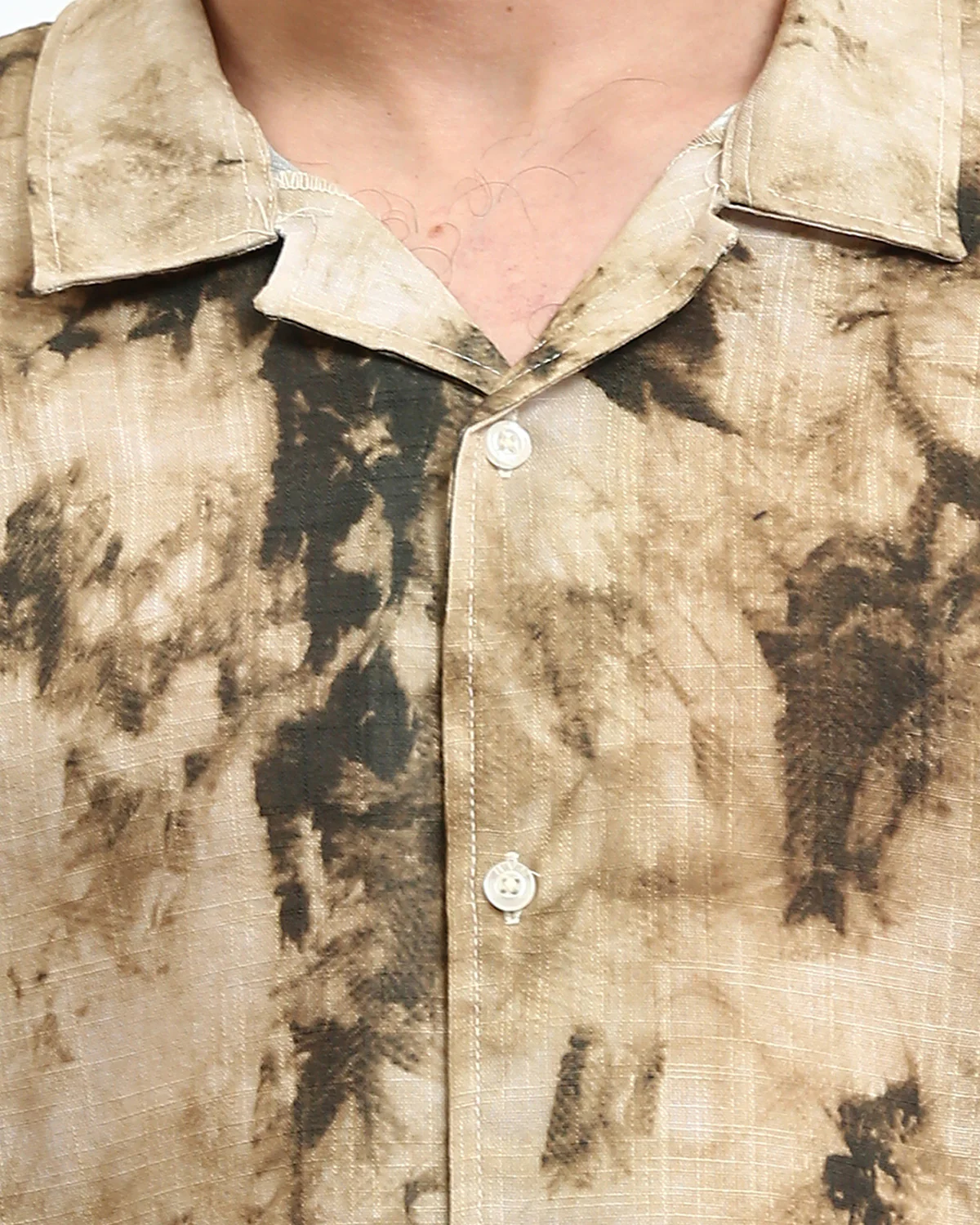 Ravin Abstract Tie-Dye Short-Sleeve Resort Shirt – Sand & Charcoal - R204709 - Image 4