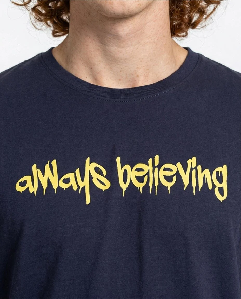Ravin "Always Believing" Artistic Graphic Tee – Dark Navy - o203087 - Image 3
