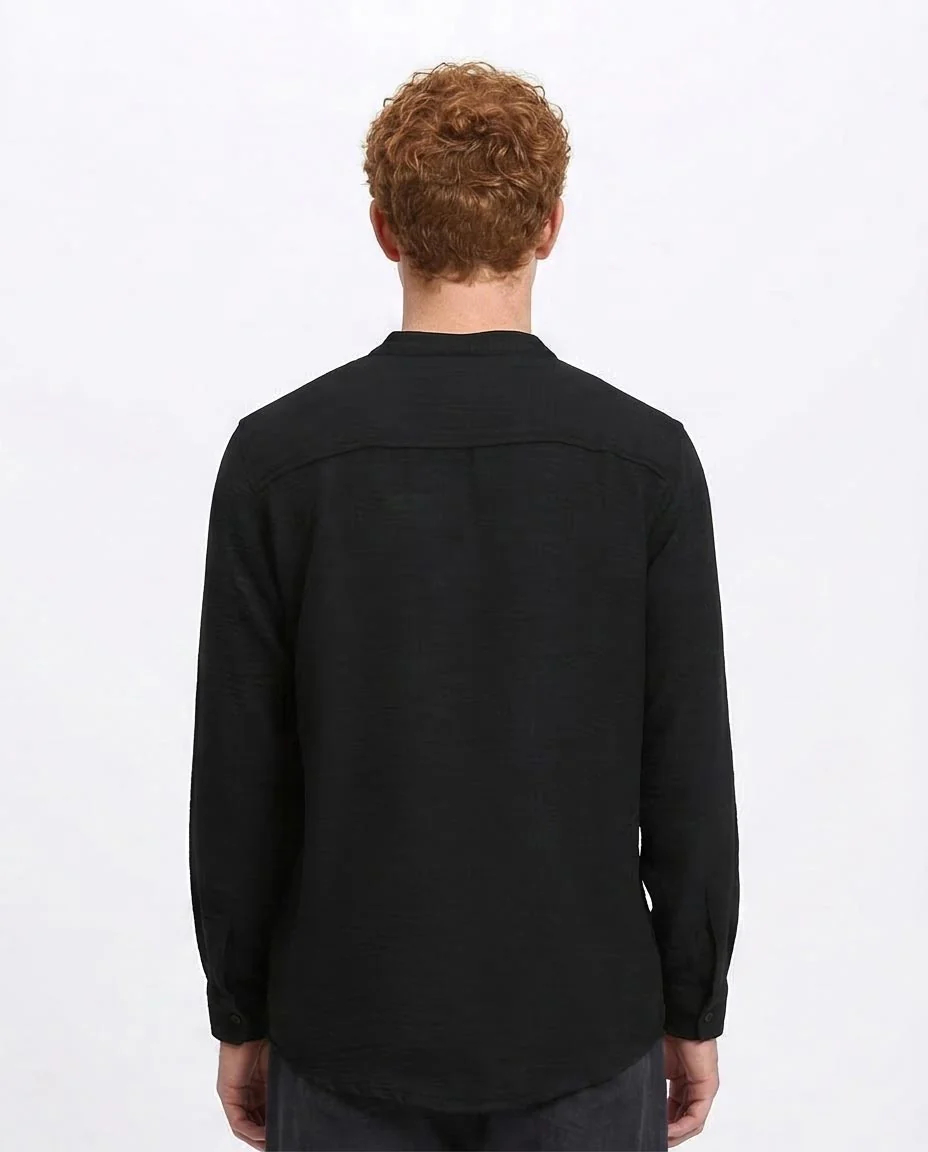 Ravin Band Collar Shirt in Lightweight Textured Fabric – Black - R209099 - Image 2