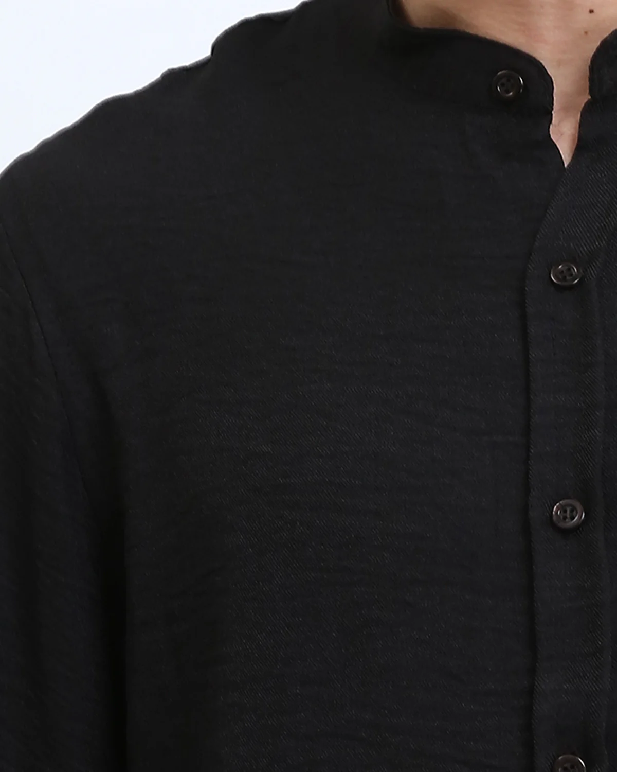 Ravin Band Collar Shirt in Lightweight Textured Fabric – Black - R209099 - Image 4