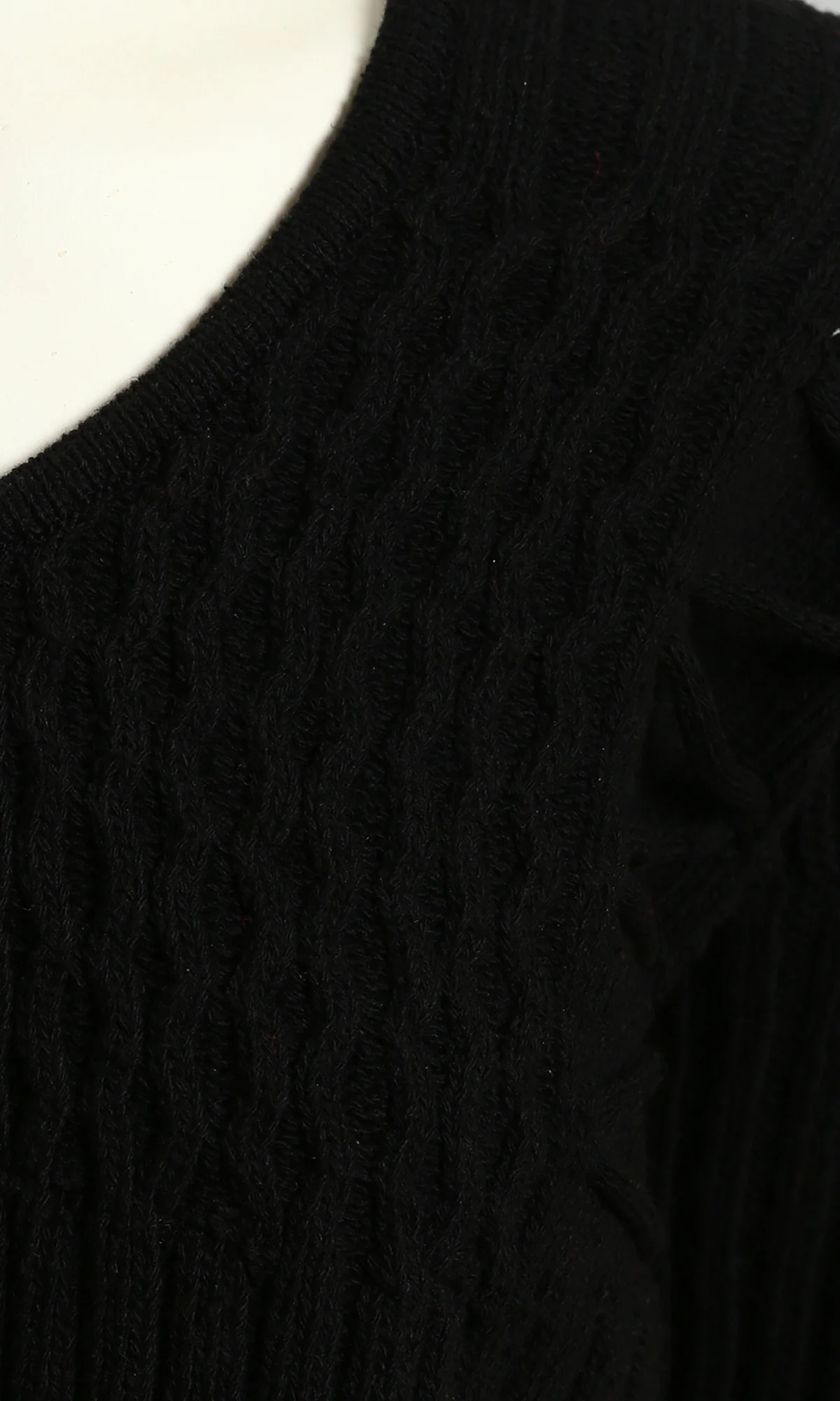 Black Solid V-Neck Cable Knit Crop Pullover - Image 3