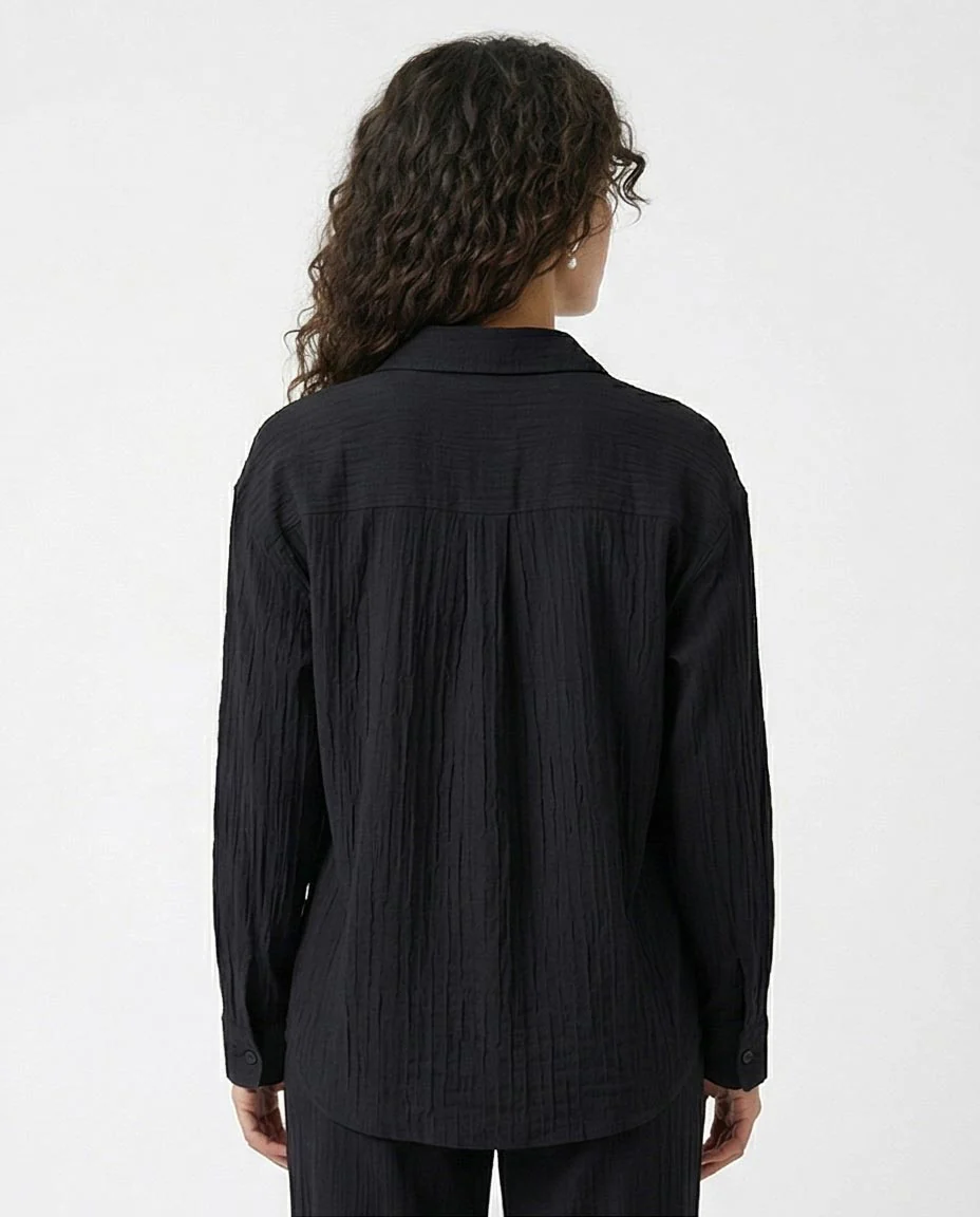 Ravin Crinkle Crêpe Relaxed Button-Down Shirt in Black – Plissé Texture, Dropped Shoulder, Effortless Casual Chic - R217305 - Image 2