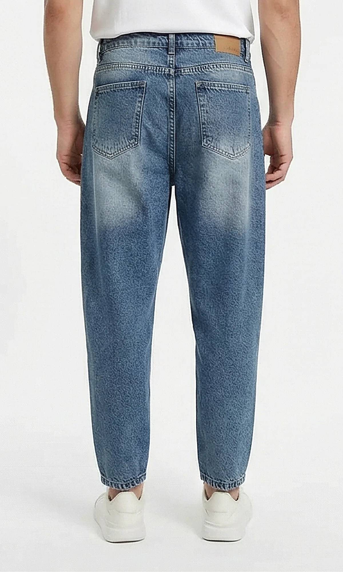 Essential Light Wash Relaxed Fit Men's Jeans - Image 2
