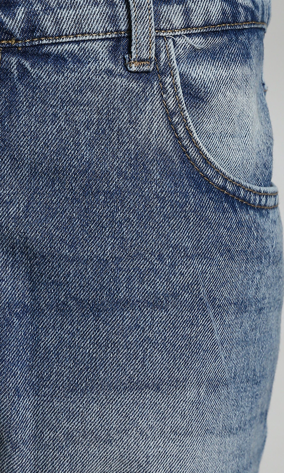 Essential Light Wash Relaxed Fit Men's Jeans - Image 3