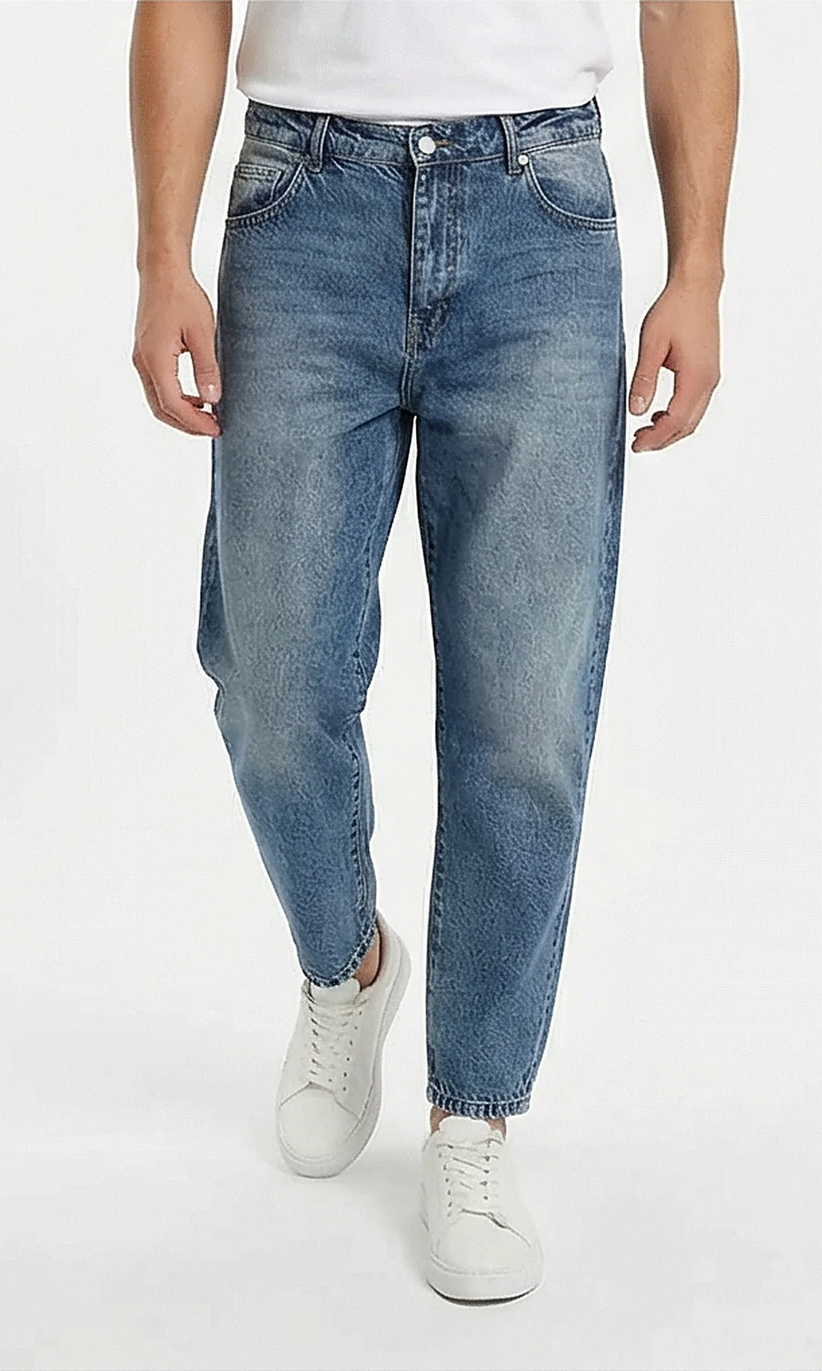Essential Light Wash Relaxed Fit Men's Jeans - Image 4