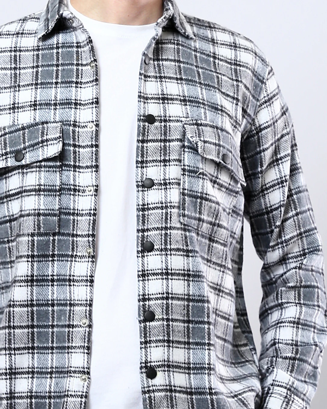Ravin Men’s 100% Cotton Plaid Flannel Shirt – Black & White Snap-Button Overshirt - O180405 - Image 4