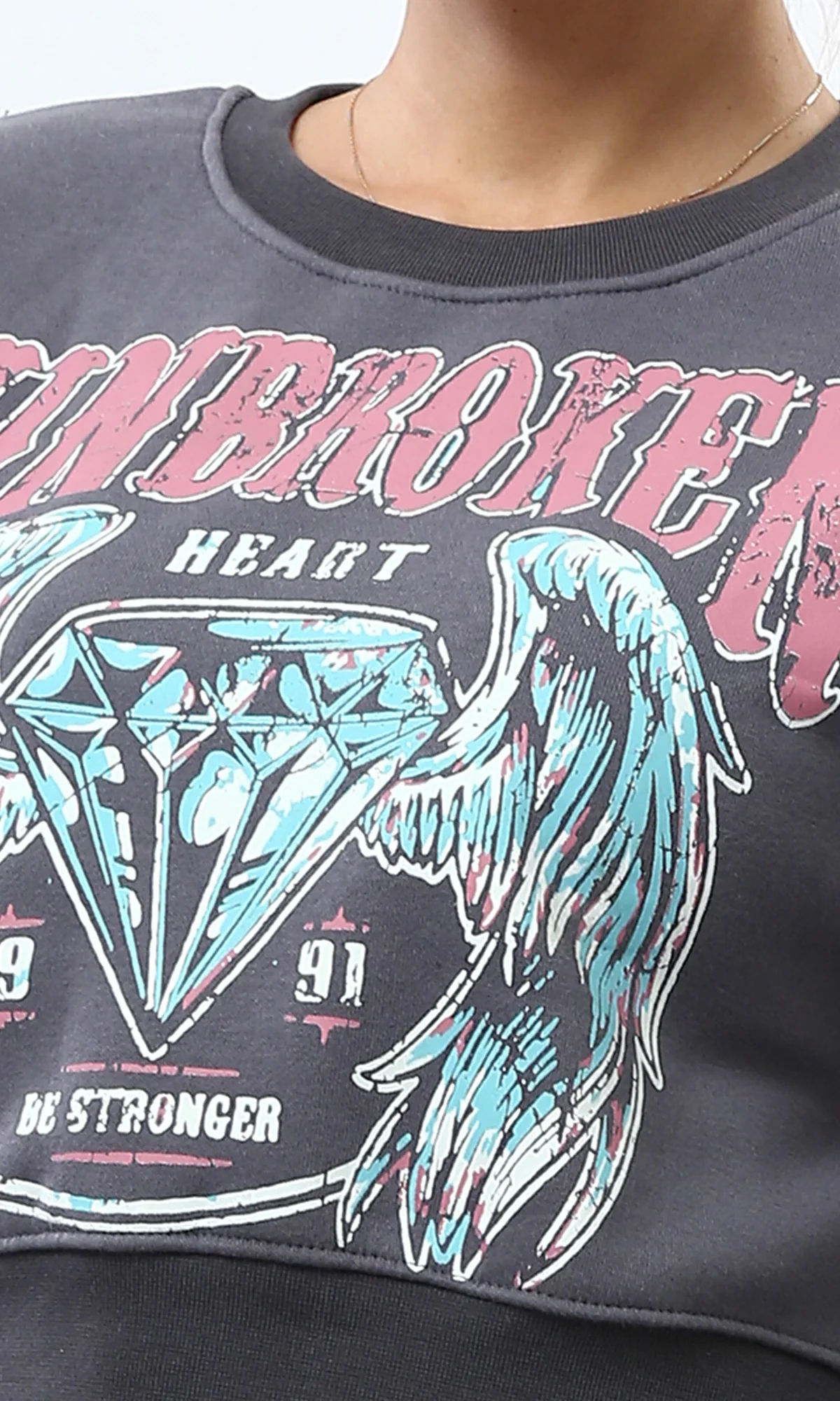 Women's Unbroken Heart Graphic Cropped Sweatshirt - O197579 - Image 4
