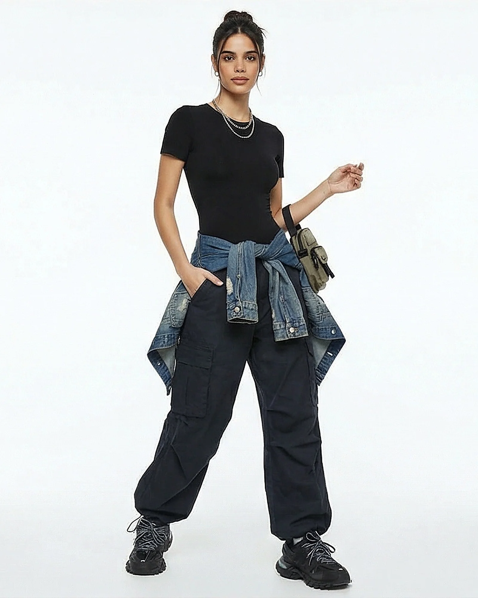 Essential Noir Fitted Crew Neck Tee - R216812 - Image 3