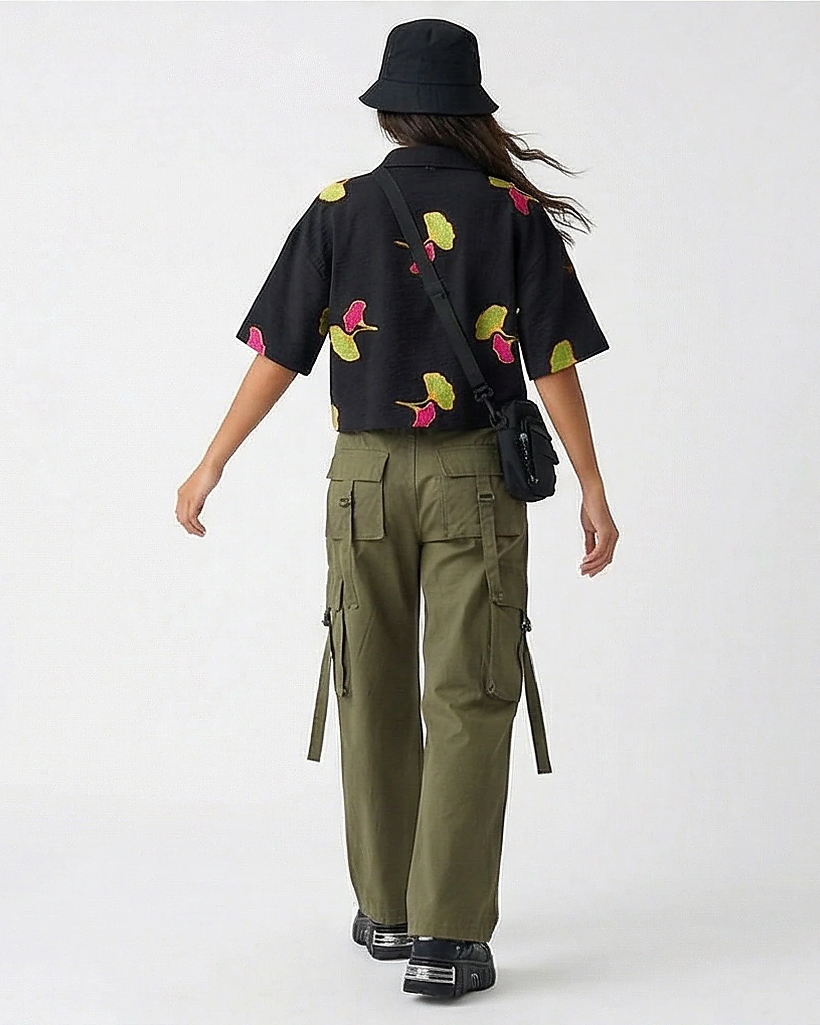Ravin Embroidered Ginkgo Linen Cropped Shirt – Black - R216950 - Image 5