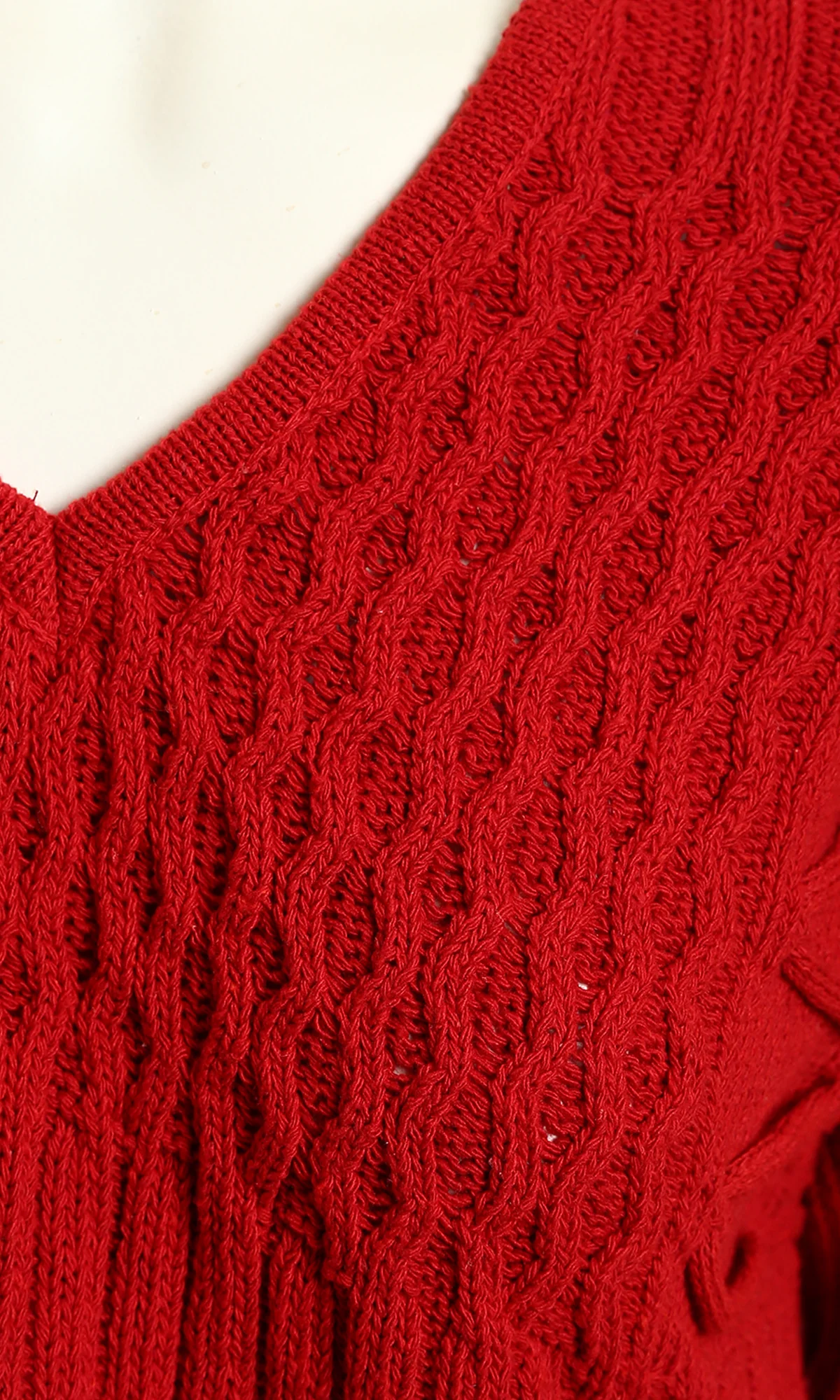 Ravin Women's Vibrant Red V-Neck Ribbed Crop Pullover - Image 3