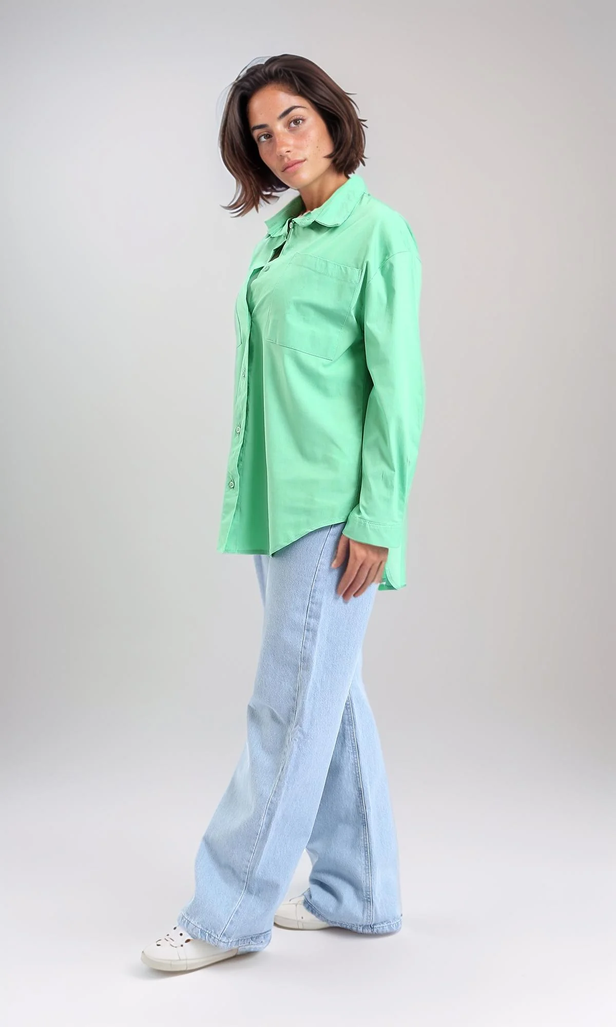Light Wash High-Waisted Wide Leg Jeans - Image 4