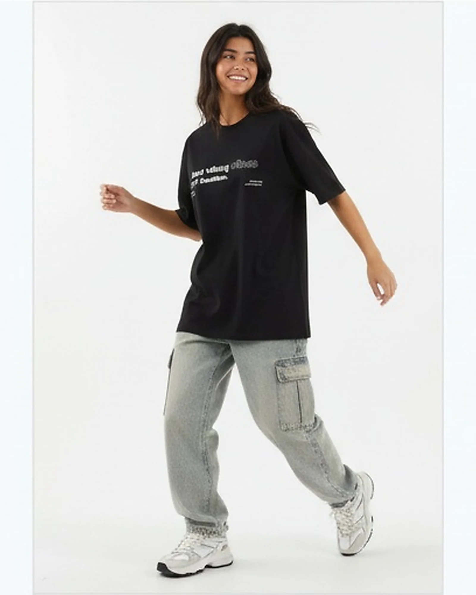 Black 'Just Vibing' Oversized Graphic Tee - R215773 - Image 3